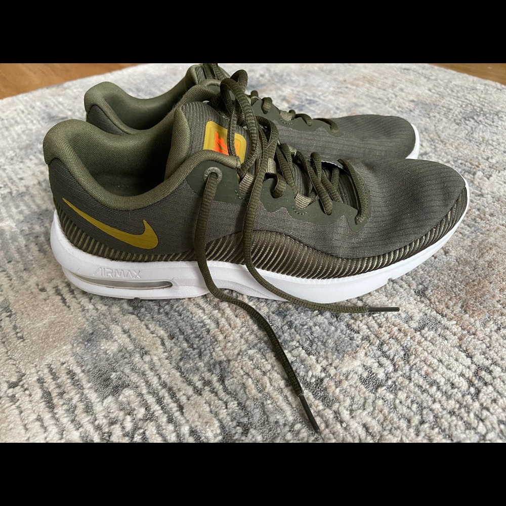 NIKE Max Advantage 2